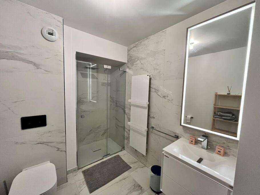 Appartement First Modern Studio/ Balcony/ Free Car Park/ 2p